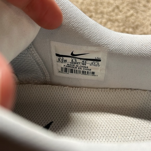 Nike Men’s - Picture 4 of 5